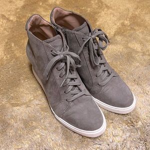 Lines Paolo like new suede wedges